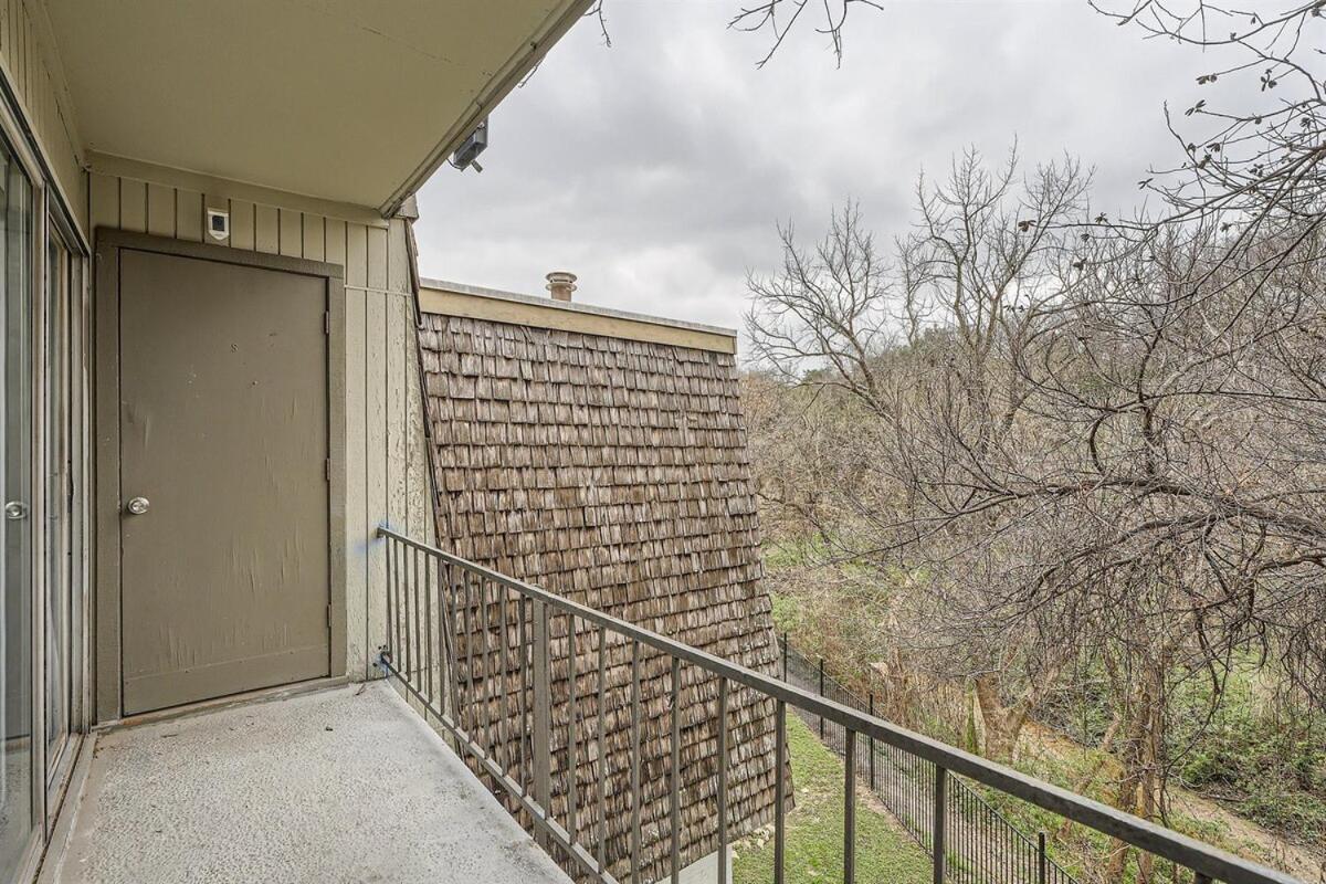 Your Modern King Getaway - Sleeps 4 - Pool, Prkg Apartment Austin